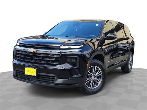 Used 2024 Chevrolet Traverse LS image 1