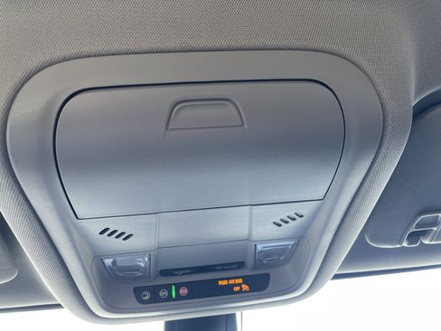 Used 2023 GMC Acadia SLE w/ Driver Convenience Package image 34