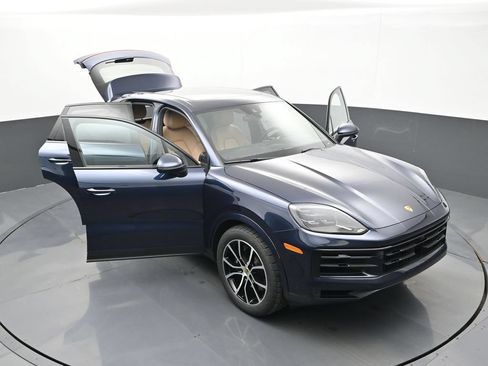 Certified 2024 Porsche Cayenne AWD/4WD image 32