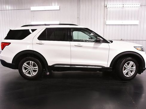 Used 2024 Ford Explorer XLT w/ Class IV Trailer Tow Package image 8