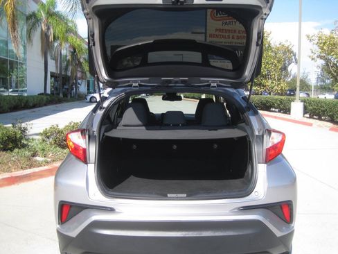 Used 2018 Toyota C-HR XLE FWD image 16