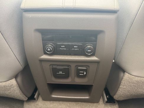 Used 2018 Chevrolet Traverse LT AWD/4WD image 27