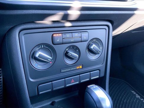 Used 2014 Volkswagen Beetle R-Line image 29