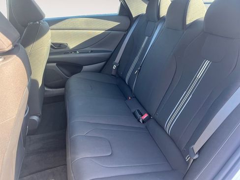 Certified 2025 Hyundai Elantra SEL FWD image 24