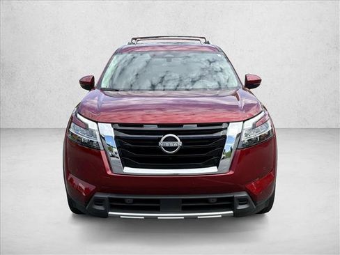 Used 2024 Nissan Pathfinder Platinum AWD/4WD image 2