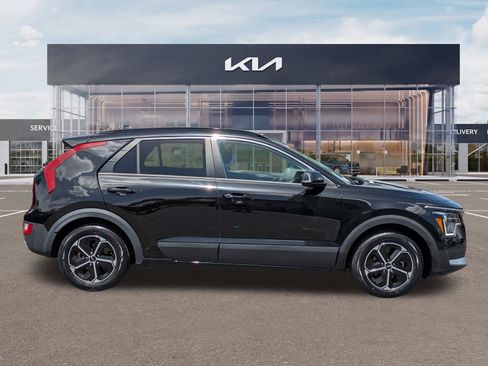 Certified 2023 Kia Niro EX FWD image 3