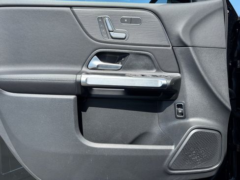 Used 2025 Mercedes-Benz GLB 250 4MATIC image 29