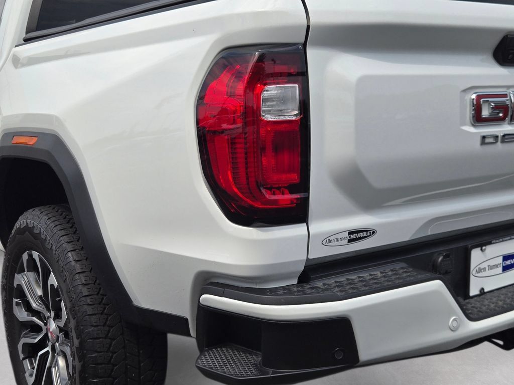 Used 2024 GMC Canyon Denali AWD/4WD image 9