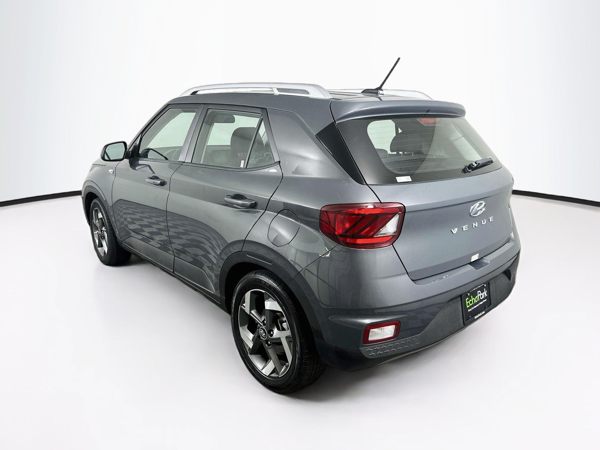 Used 2025 Hyundai Venue SEL FWD image 5