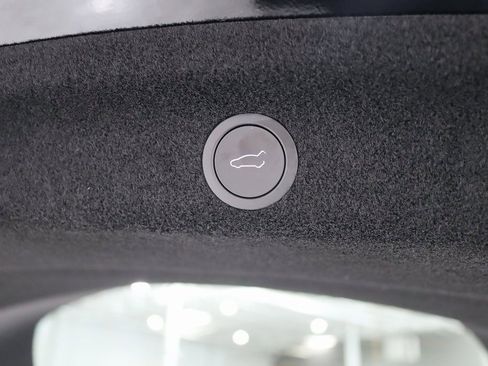 Used 2026 Tesla Model Y AWD image 37