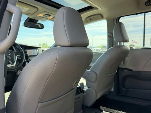 Used 2020 Toyota Sienna XLE w/ XLE Navigation Package image 16