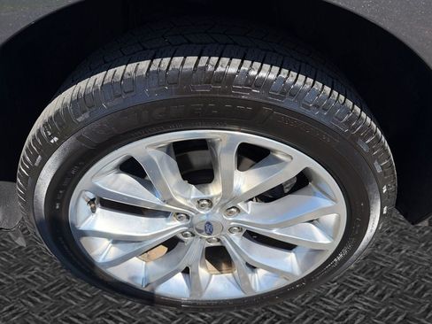Used 2019 Ford Expedition Limited w/ Equipment Group 302A AWD/4WD image 11