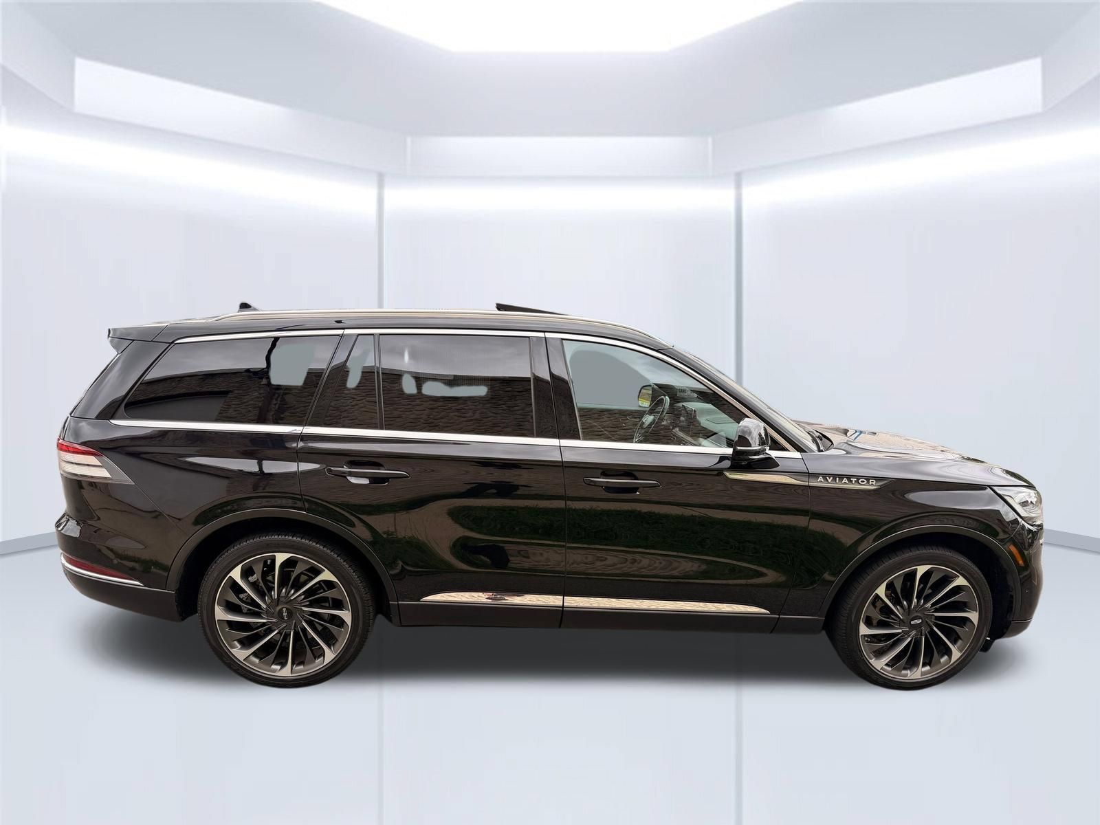 Used 2023 Lincoln Aviator Reserve w/ Equipment Group 201A AWD/4WD image 4