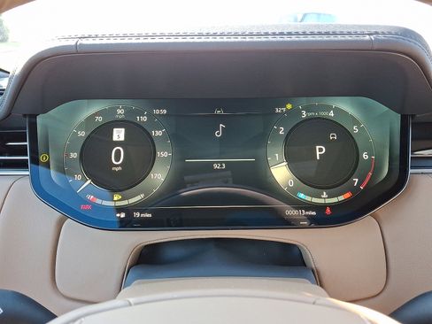 New 2026 Land Rover Range Rover Long Wheelbase SE image 6