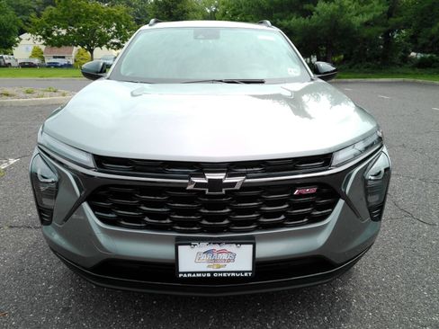 Used 2024 Chevrolet Trax RS w/ Driver Confidence Package FWD image 3