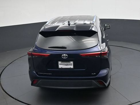 Used 2021 Toyota Highlander XLE FWD image 36