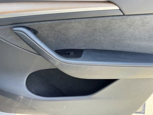 Used 2023 Tesla Model Y Long Range AWD/4WD image 9