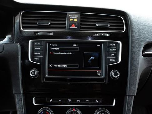 Used 2017 Volkswagen GTI SE image 29