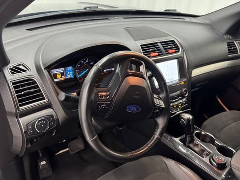 Used 2018 Ford Explorer XLT w/ Equipment Group 202A AWD/4WD image 14