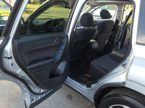 Used 2017 Subaru Forester 2.5i Premium AWD/4WD image 30