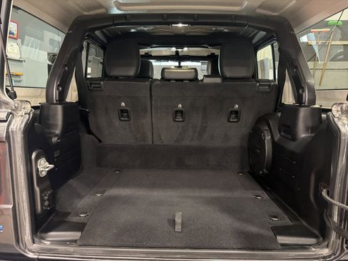 Used 2021 Jeep Wrangler Unlimited Sahara image 20