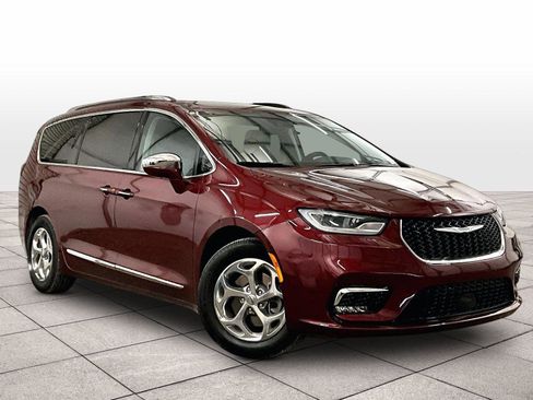 Used 2021 Chrysler Pacifica Limited FWD image 2