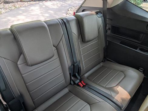 Certified 2025 Volkswagen Atlas SEL AWD/4WD image 19