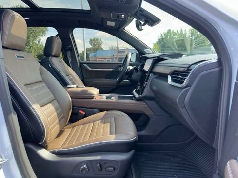 Used 2026 GMC Acadia Denali Ultimate w/ LPO, Floor Liner Package AWD/4WD image 7