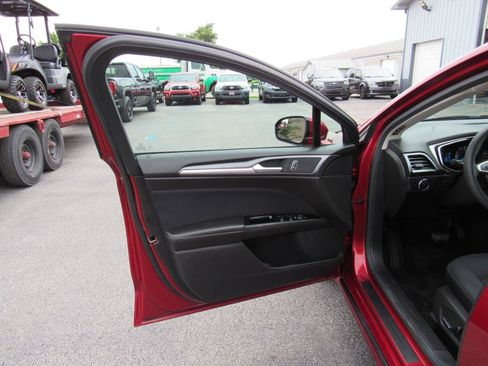 Used 2013 Ford Fusion SE FWD image 12