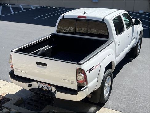 Used 2015 Toyota Tacoma PreRunner image 35