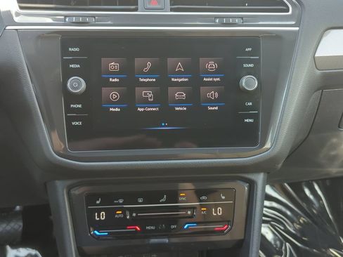 Used 2024 Volkswagen Tiguan SE FWD image 22