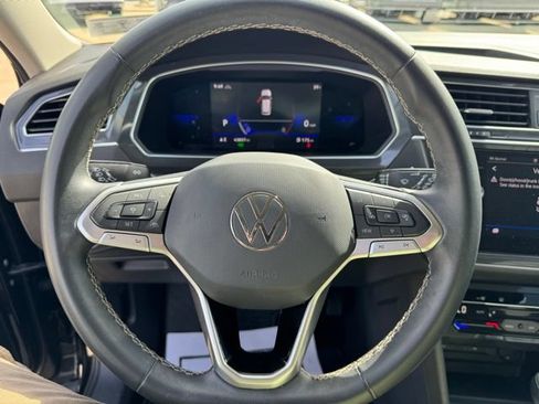 Used 2023 Volkswagen Tiguan SE AWD/4WD image 16