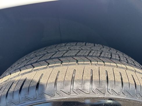 Used 2026 Chevrolet Tahoe 2WD image 33