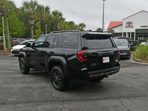 Used 2025 Toyota 4Runner SR5 AWD/4WD image 3