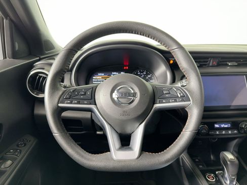 Used 2021 Nissan Kicks SR image 16