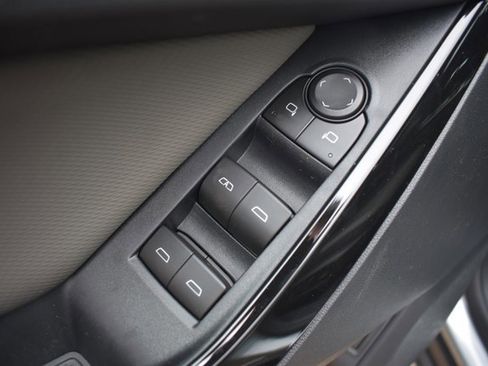 New 2026 Chevrolet Equinox LT w/ Convenience Package II image 12