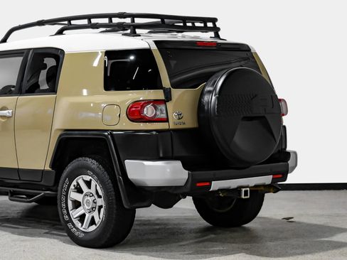 Used 2014 Toyota FJ Cruiser 4WD w/ Upgrade Package image 13