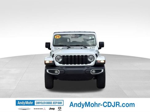 Used 2024 Jeep Gladiator Sport AWD/4WD image 2