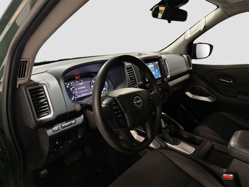 Used 2022 Nissan Frontier SV w/ Technology Package image 9