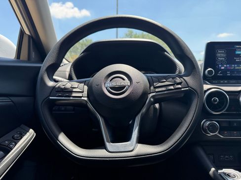 Used 2025 Nissan Sentra SV FWD image 28