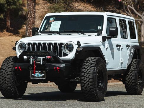 Used 2024 Jeep Wrangler Sahara image 8