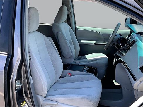 Used 2014 Toyota Sienna LE FWD image 7