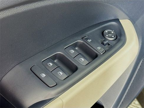 Certified 2024 Hyundai Venue Limited image 30