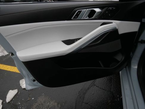 Used 2025 BMW X6 M60i w/ Executive Package image 14