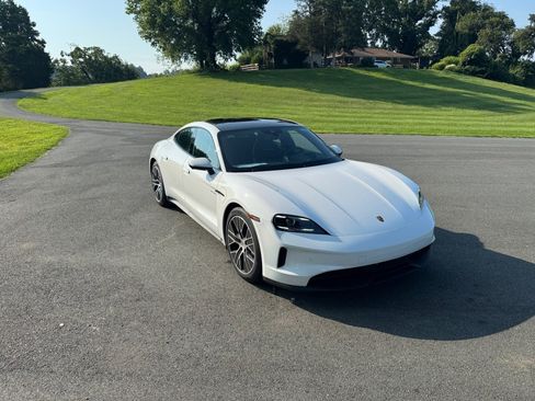 New 2025 Porsche Taycan image 9