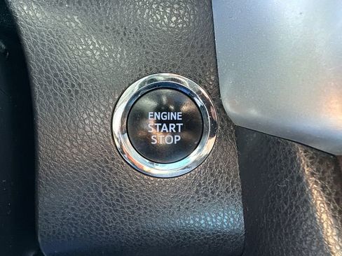 Used 2019 Toyota Highlander XLE image 40