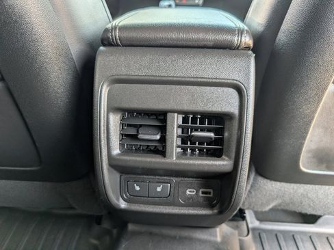 Used 2021 Cadillac XT4 Luxury w/ Cold Weather Package image 7