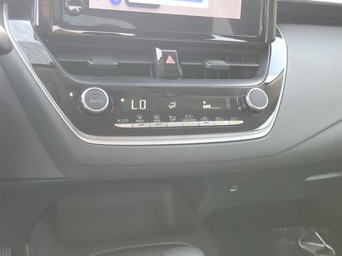 Used 2024 Toyota Corolla LE FWD image 27