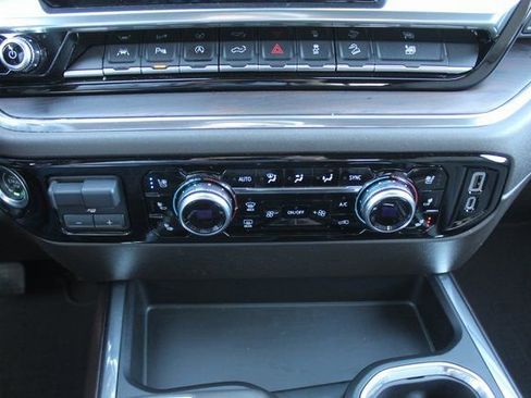 Used 2023 GMC Sierra 1500 SLT image 33