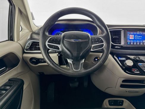 Used 2021 Chrysler Voyager Lxi image 16